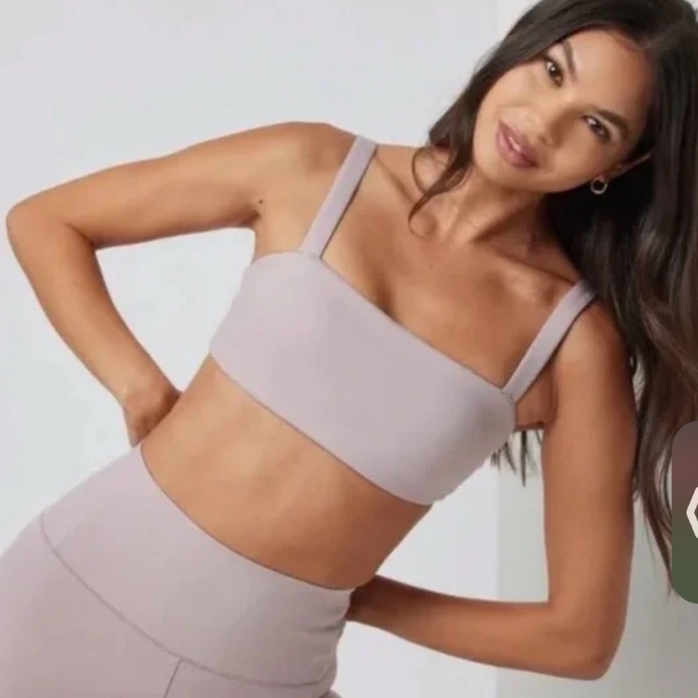 Vuori evolv square neck sports bra